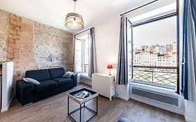 Vieux Lyon Avec Vue Sur La Saone Ail